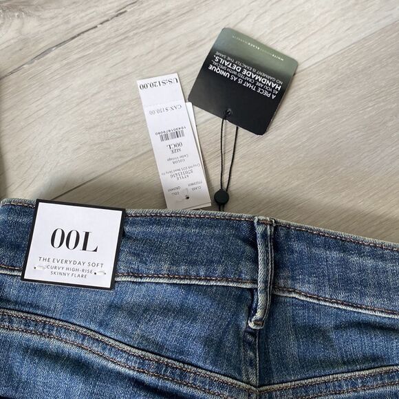 White House Bk MktCurvy High-Rise Everyday Soft Denim™ Beaded Skinny Flare Jeans - Picture 6 of 8